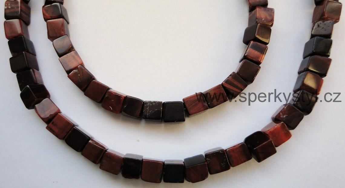 Elegantní náhrdelník z minerálu býčí oko