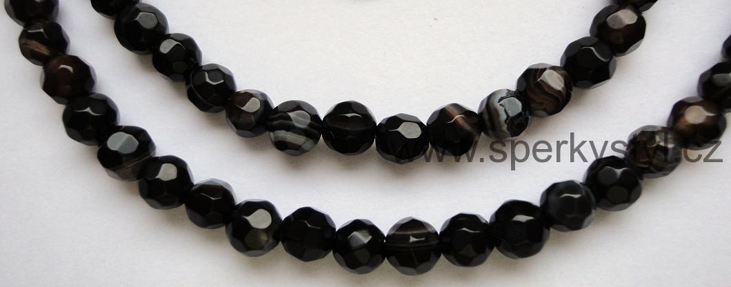 Elegantní náhrdelník z broušeného minerálu onyx