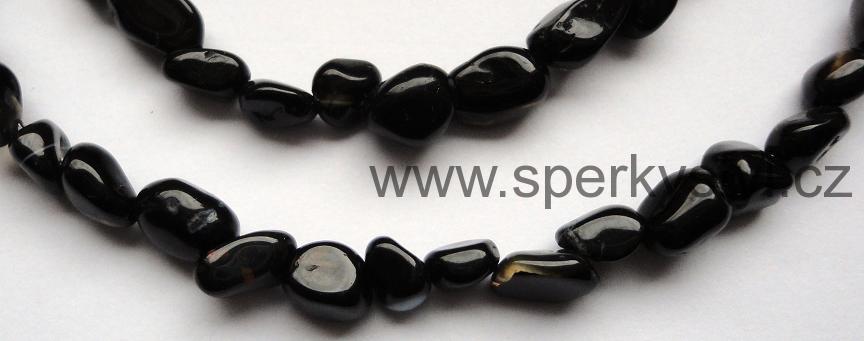 Elegantní náhrdelník z minerálu onyx
