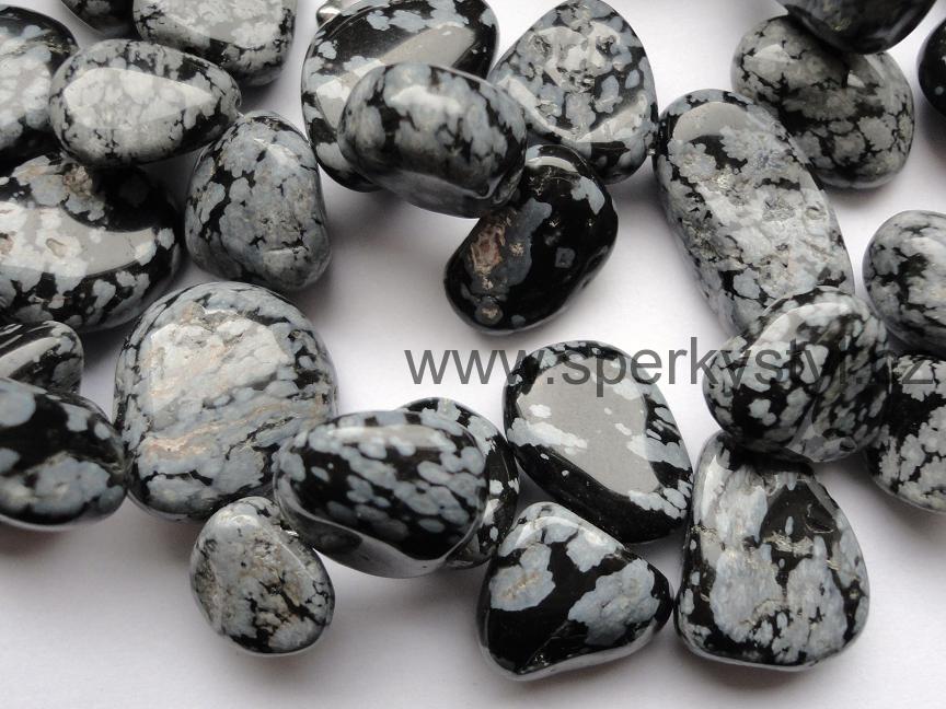Elegantní náhrdelník z minerálu vločkový obsidián