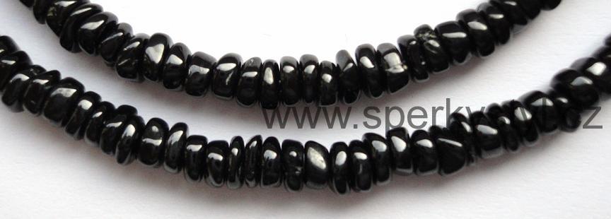 Elegantní náhrdelník z  minerálu  spinel
