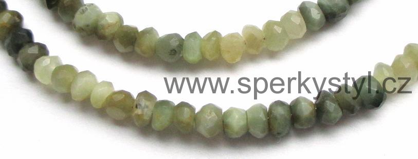 Elegantní náhrdelník z broušeného  minerálu zelený opál