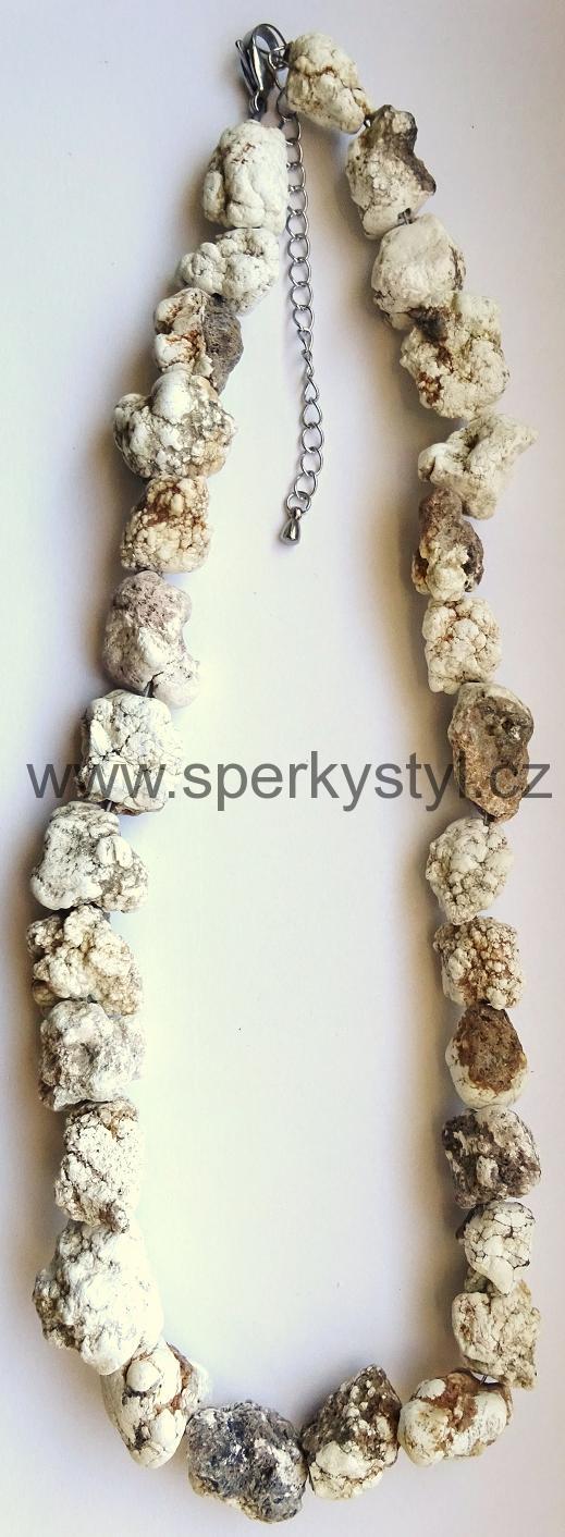 Elegantní náhrdelník ze surového minerálu howlit