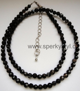 Elegantní náhrdelník z broušeného minerálu onyx