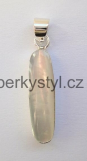Elegantní stříbrný přívěsek s bílou perletí