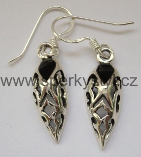 Elegantní stříbrné naušnice s minerálem onyx