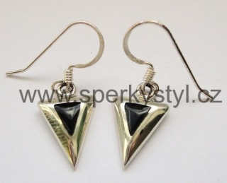 Elegantní stříbrné naušnice s minerálem onyx