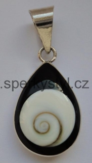 Elegantní přívěsek se záklopky z mušle a minerálu onyx