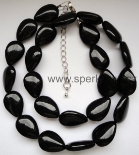 Elegantní náhrdelník z minerálu onyx