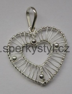 Elegantní stříbrný přívěsek ve tvaru srdce