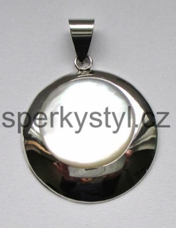 Elegantní stříbrný přívěsek s bílou perletí
