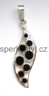 Elegantní stříbrný přívěsek s minerálem onyx