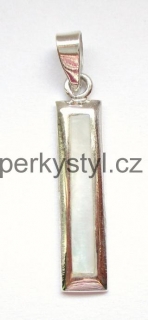 Elegantní stříbrný přívěsek s bílou perletí