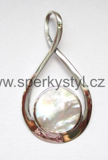Elegantní stříbrný přívěsek s bílou perletí