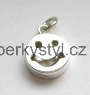 Elegantní stříbrný přívěsek ve smajlíka