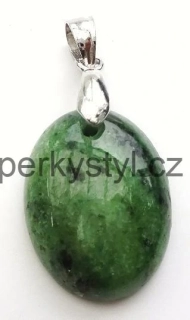 Elegantní stříbrný přívěsek s minerálem zoisit