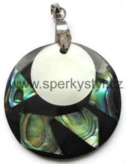 Elegantní přívěsek z perletě