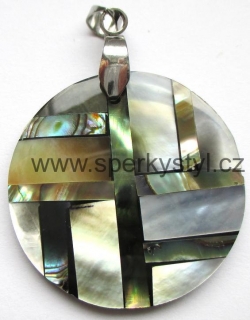 Elegantní přívěsek z perletě