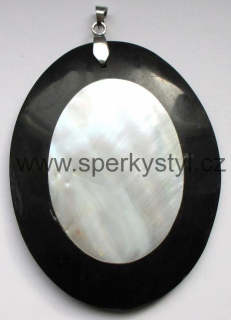 Elegantní přívěsek z perletě