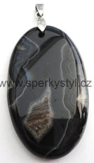 Elegantní přívěsek z minerálu onyx